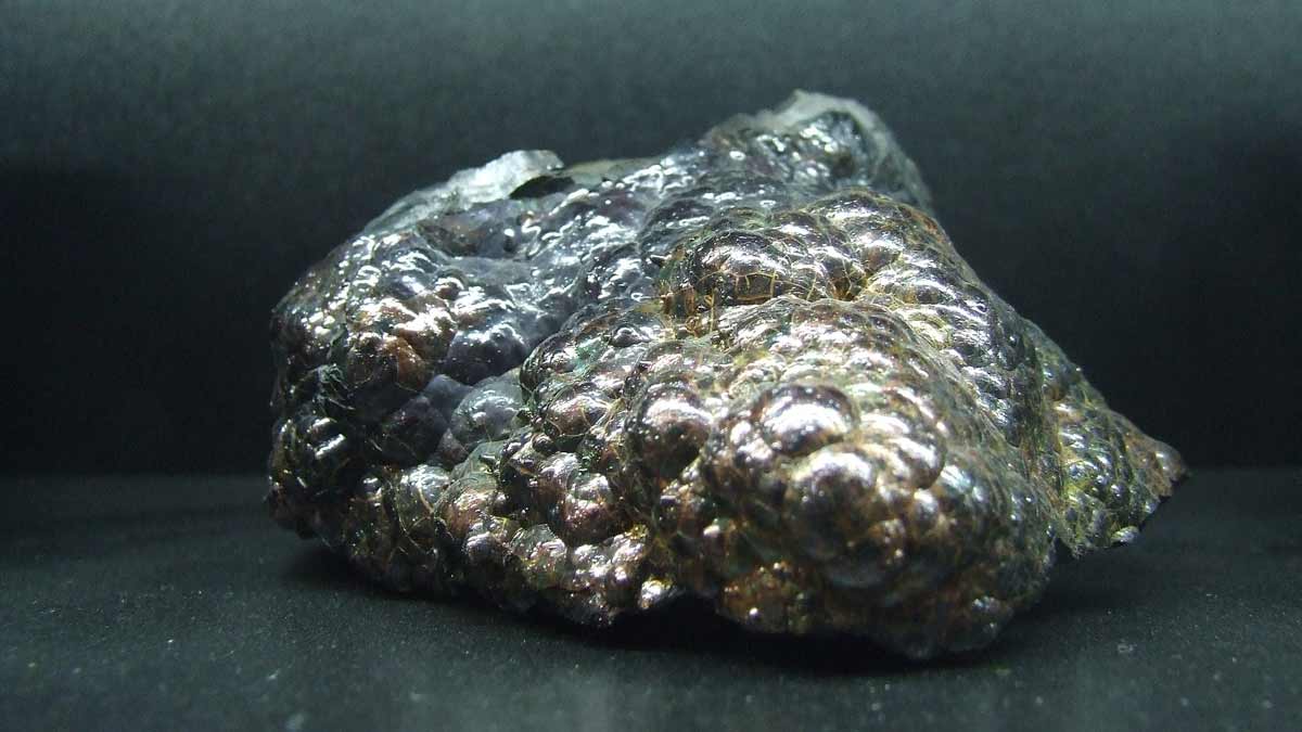 Image of a raw hematite stone