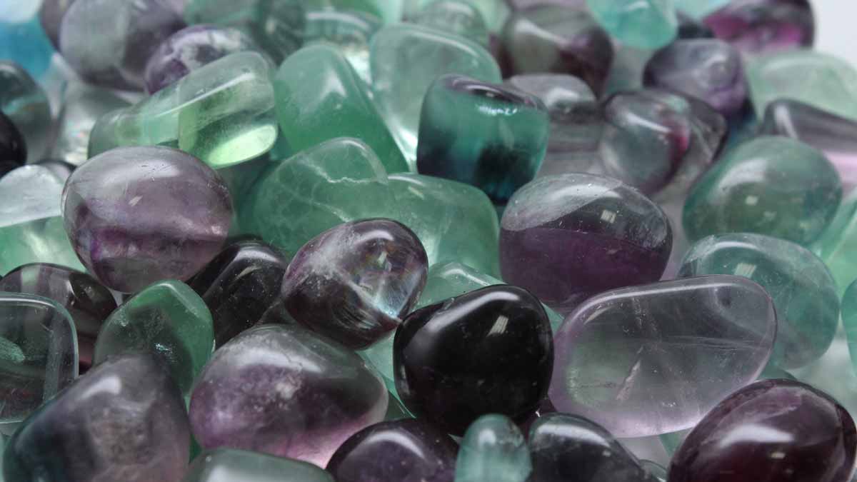 Fluorite crystals in black and green - chicago reiki