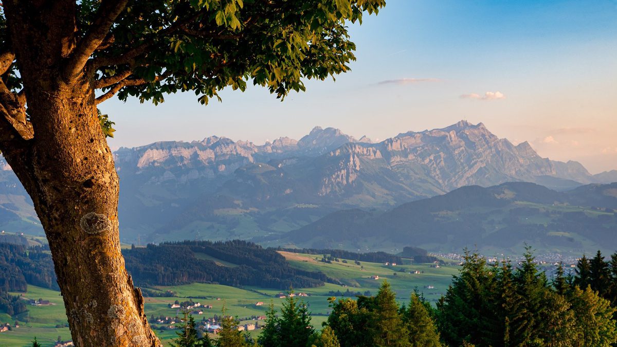 Reiki Circle Chicago - Mountains and mountain valley town