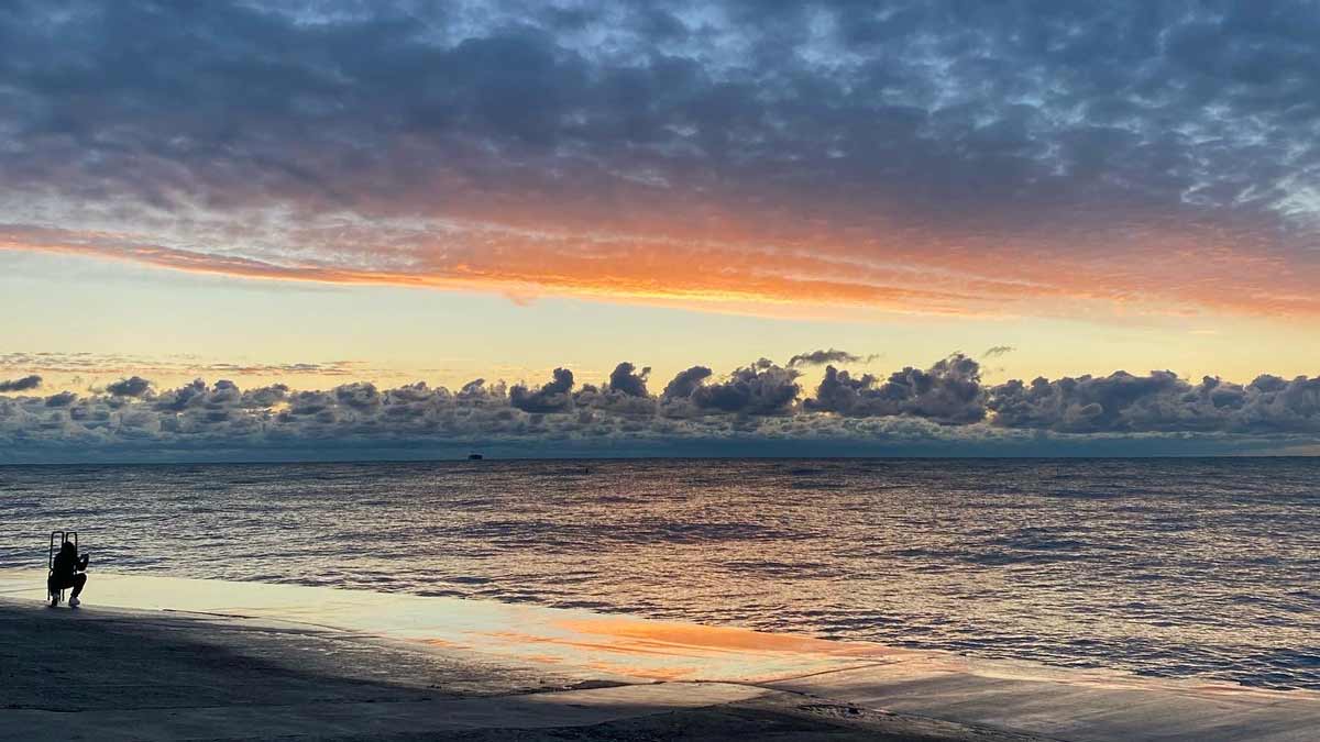 Photo of Lake Michigan in Chicago at sunrise on September 27th, 2022, taken by me, Jerry Mikutis